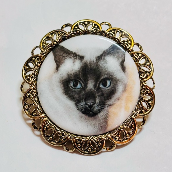 West Germany Jewelry - West Germany Gold Tone And Porcelain Gray Cat Brooch